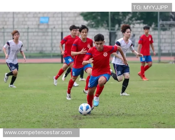 足球明星齐聚运动会展现风采助力青少年体育发展与健康生活 足球明星齐聚运动会展现风采助力青少年体育发展与健康生活