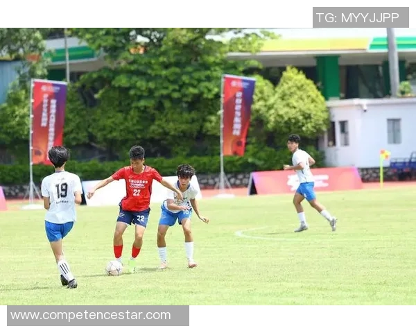 追寻绿茵场上的魅力风采看最帅足球明星的精彩瞬间与时尚魅力 追寻绿茵场上的魅力风采看最帅足球明星的精彩瞬间与时尚魅力