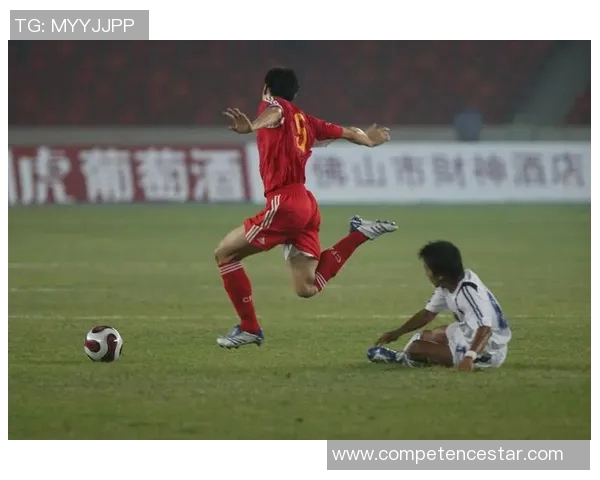 踢足球的明星们展现帅气风采的真实照片合集 踢足球的明星们展现帅气风采的真实照片合集